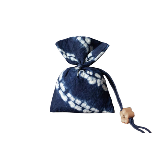 Handmade tie-dye chain-pattern sachet