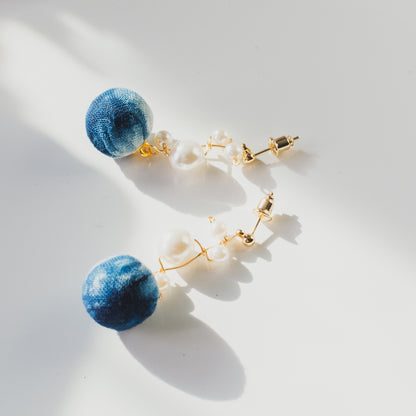 Handmade tie-dye 14K gold pearl stud earrings